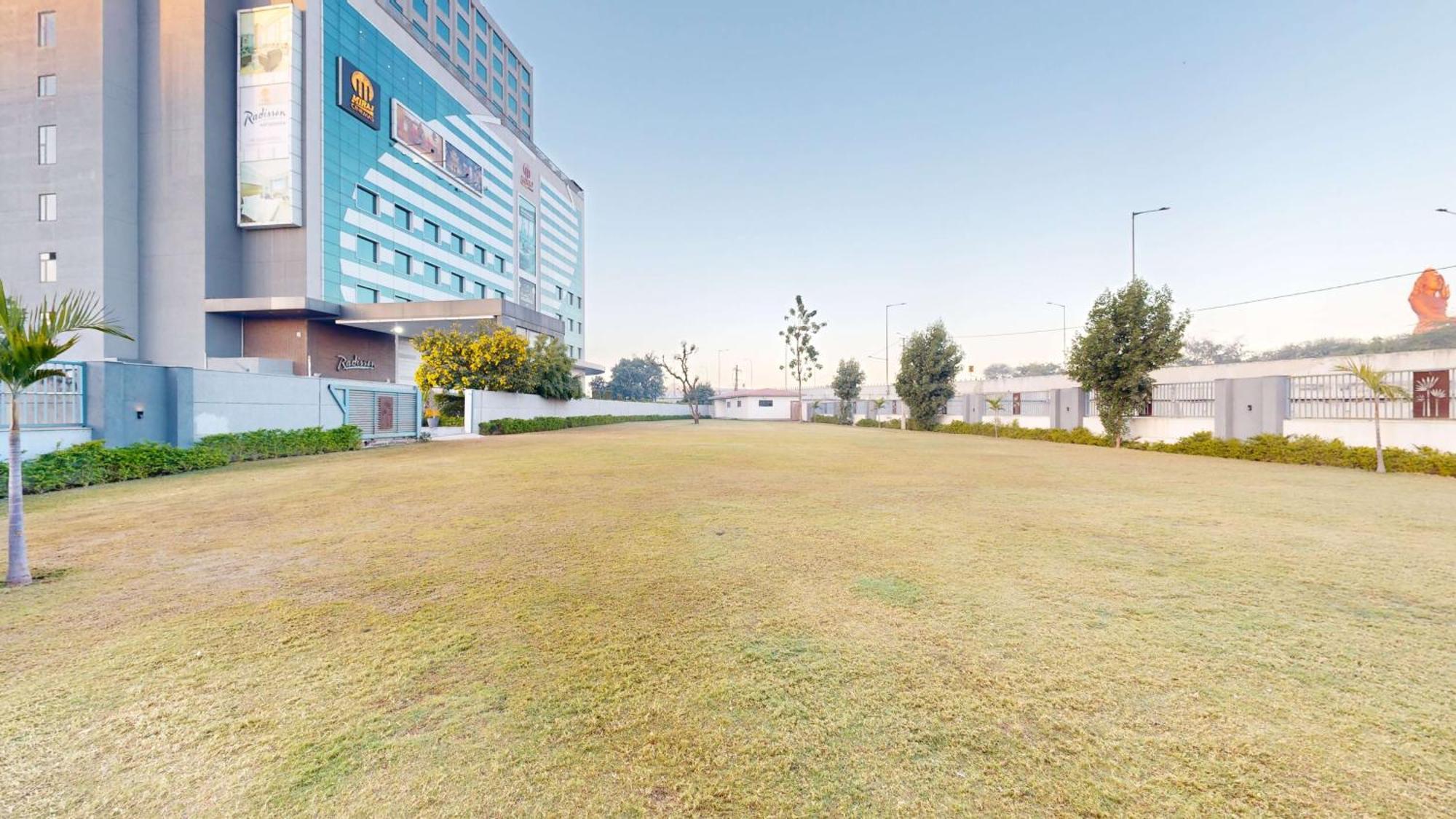 Radisson Hotel Nāthdwāra Kültér fotó